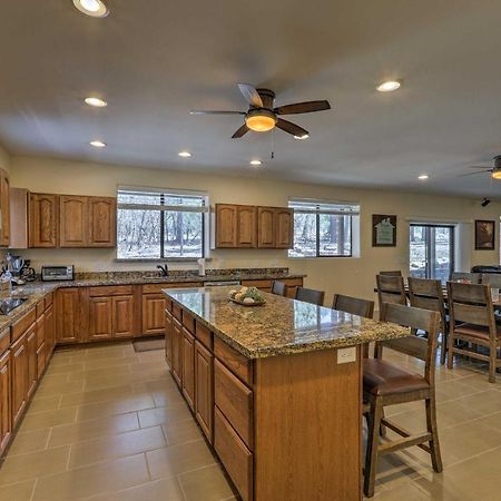 Spacious Pinetop-Lakeside Home With Hot Tub And Grill! Екстер'єр фото