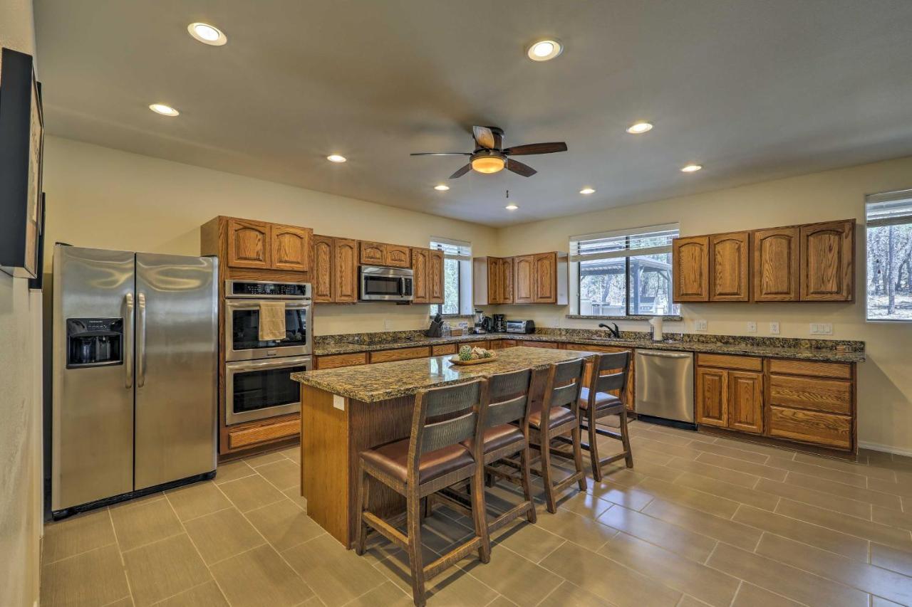Spacious Pinetop-Lakeside Home With Hot Tub And Grill! Екстер'єр фото