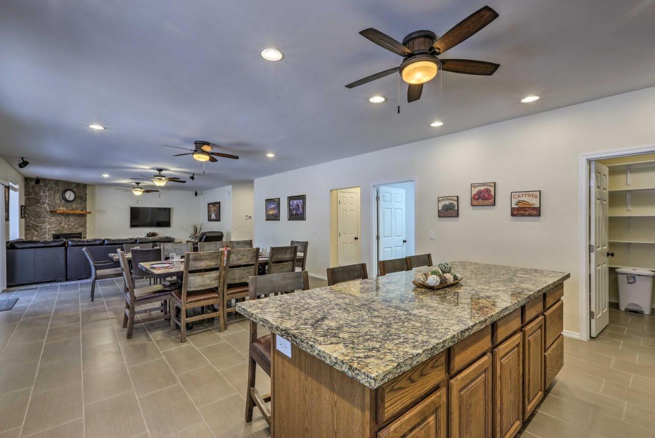 Spacious Pinetop-Lakeside Home With Hot Tub And Grill! Екстер'єр фото